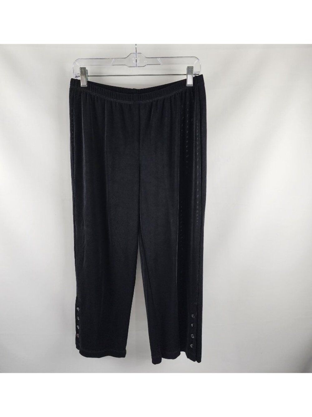 Chicos Pants Women 1= M Black Travelers Crop Button (28x22) Made in USA NWT